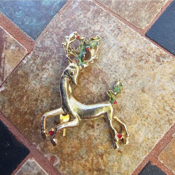 Vintage Gold Reindeer Holiday Figural Christmas Brooch - Picture 1 of 2